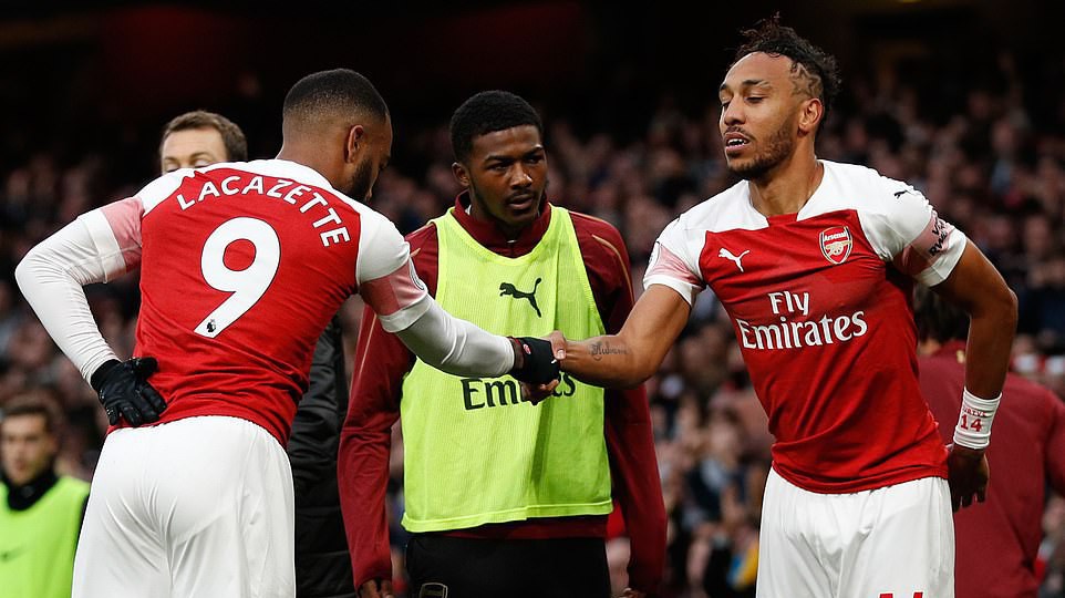 Arsenal ăn mừng ở derby bắc London và 5 điều rút ra từ tấm ảnh trong phòng thay đồ sân Emirates