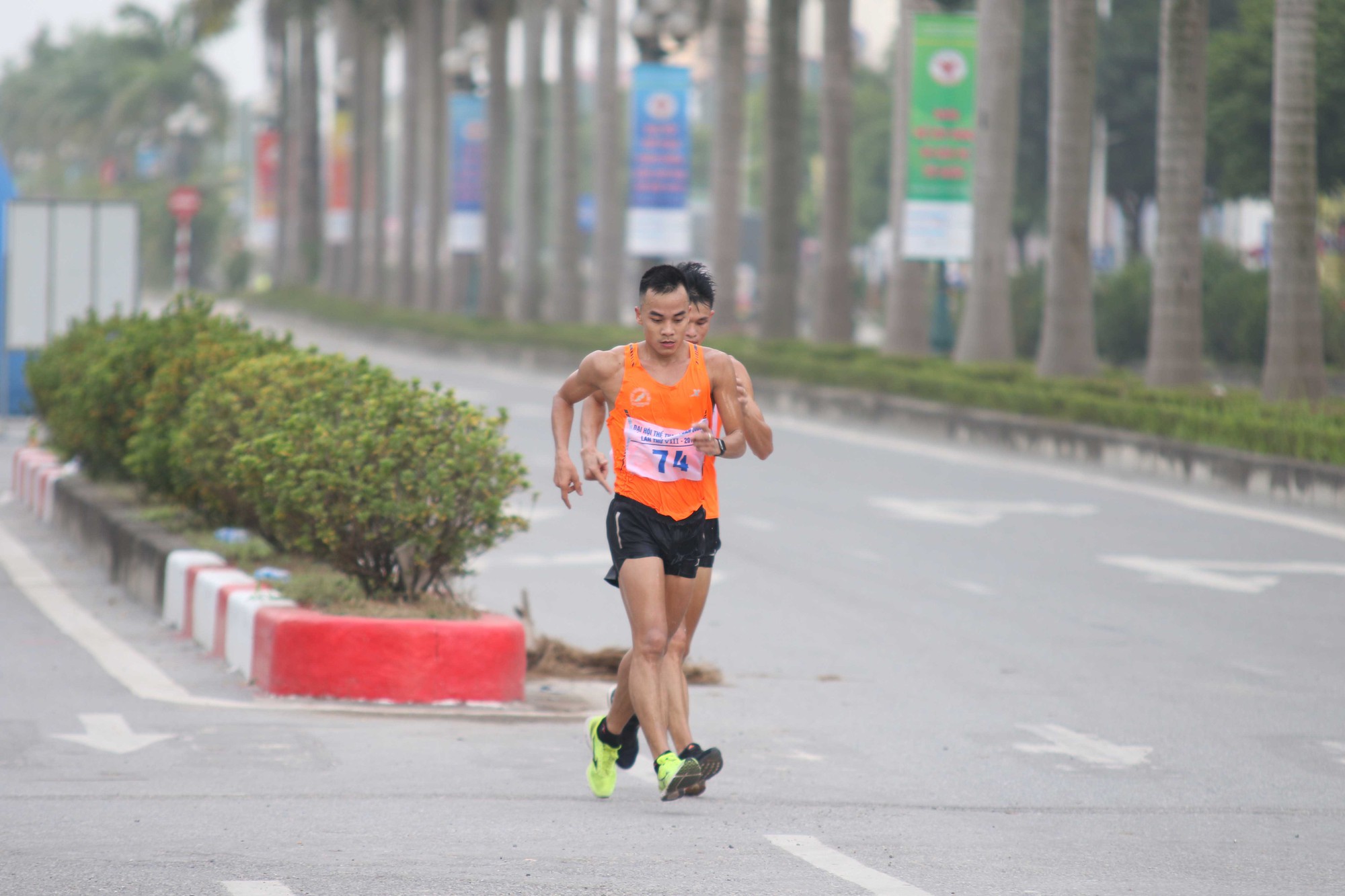 Hồng Lệ và Thế Anh vô địch marathon, chị em Thành Ngưng-Thanh Phúc không có đối thủ - Ảnh 3. Hồng Lệ và Thế Anh vô địch marathon, chị em Thành Ngưng-Thanh Phúc không có đối thủ - Ảnh 3.