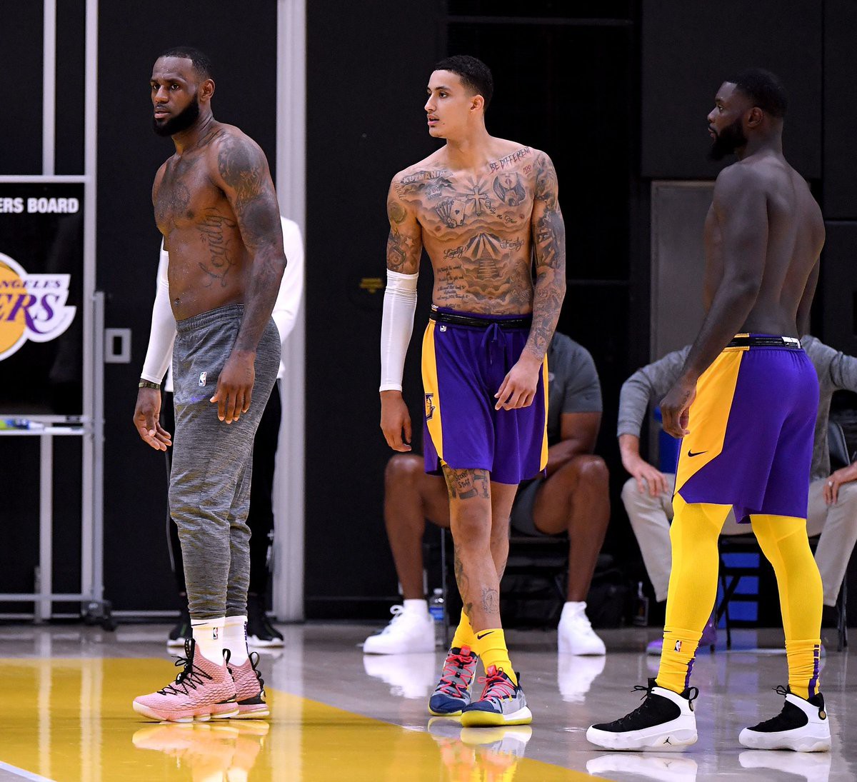 Bí mật đằng sau sự ăn ý của bộ đôi LeBron James - Kyle Kuzma - Ảnh 1.