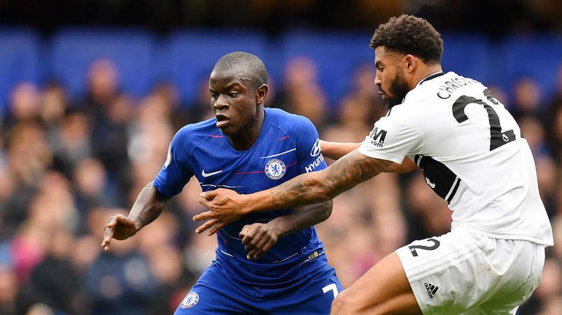 CĐV Chelsea và HLV Sarri "choáng váng" với màn trình diễn của Kante sau khi bị công kích