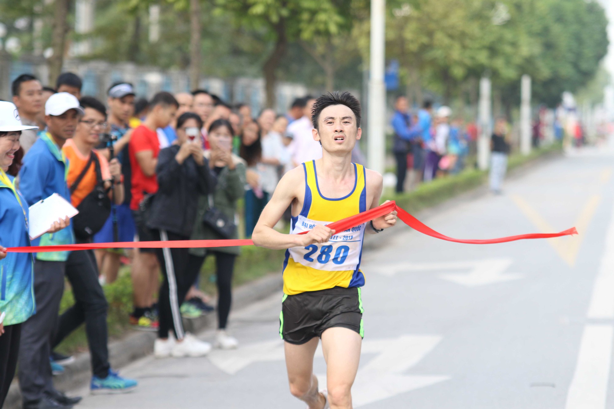 Hồng Lệ và Thế Anh vô địch marathon, chị em Thành Ngưng-Thanh Phúc không có đối thủ - Ảnh 7. Hồng Lệ và Thế Anh vô địch marathon, chị em Thành Ngưng-Thanh Phúc không có đối thủ - Ảnh 7.
