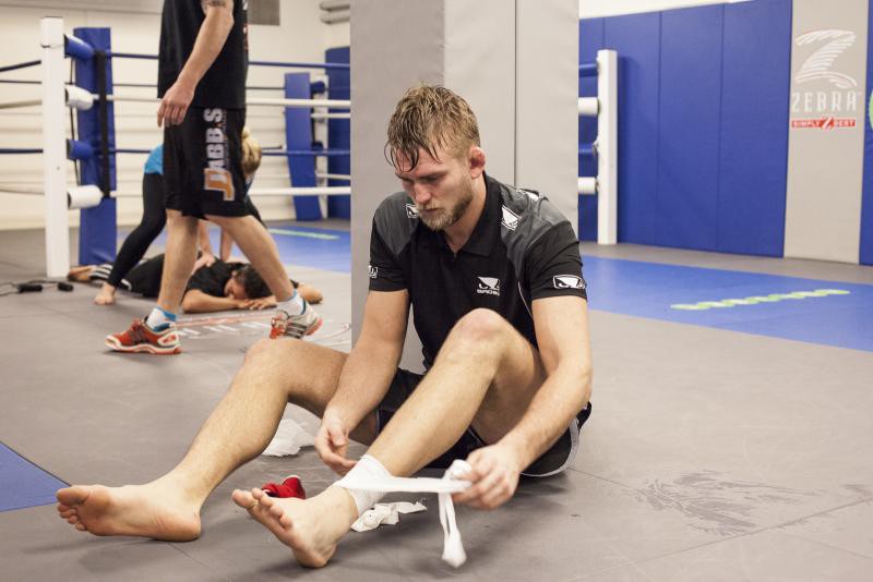 UFC 232: Cuộc đời vốn chẳng công bằng đâu - Ảnh 4.