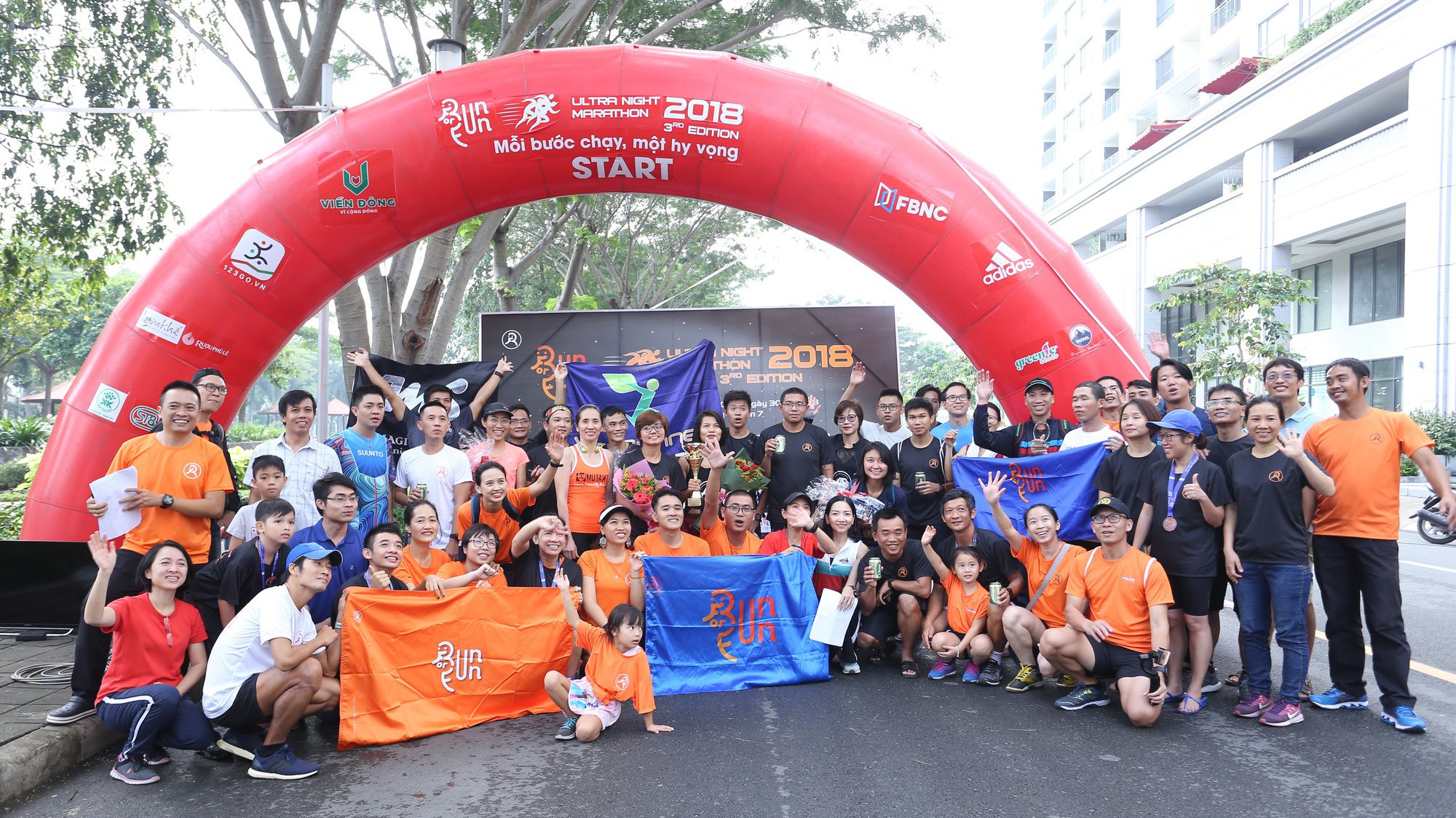 Runner hai miền chạy đón năm mới 2019 theo nhiều cách độc lạ