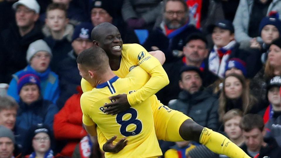 CĐV Chelsea khuyên Giroud và Morata nên cắp sách học N'Golo Kante