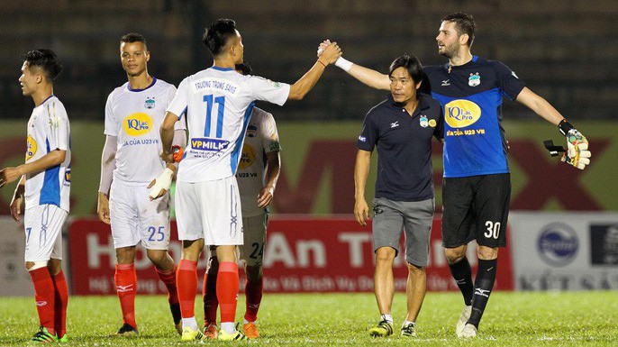HAGL “thảm bại” trong ngày nâng cao chức vô địch BTV Cup