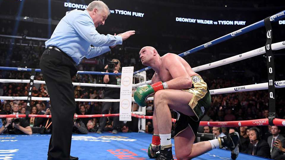 Trọng tài đã cứu Tyson Fury khỏi trận thua trước Deontay Wilder?