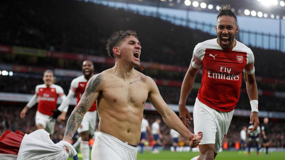 Lucas Torreira nhận thẻ vàng sau khi ghi bàn vào lưới Tottenham vì một lời hứa