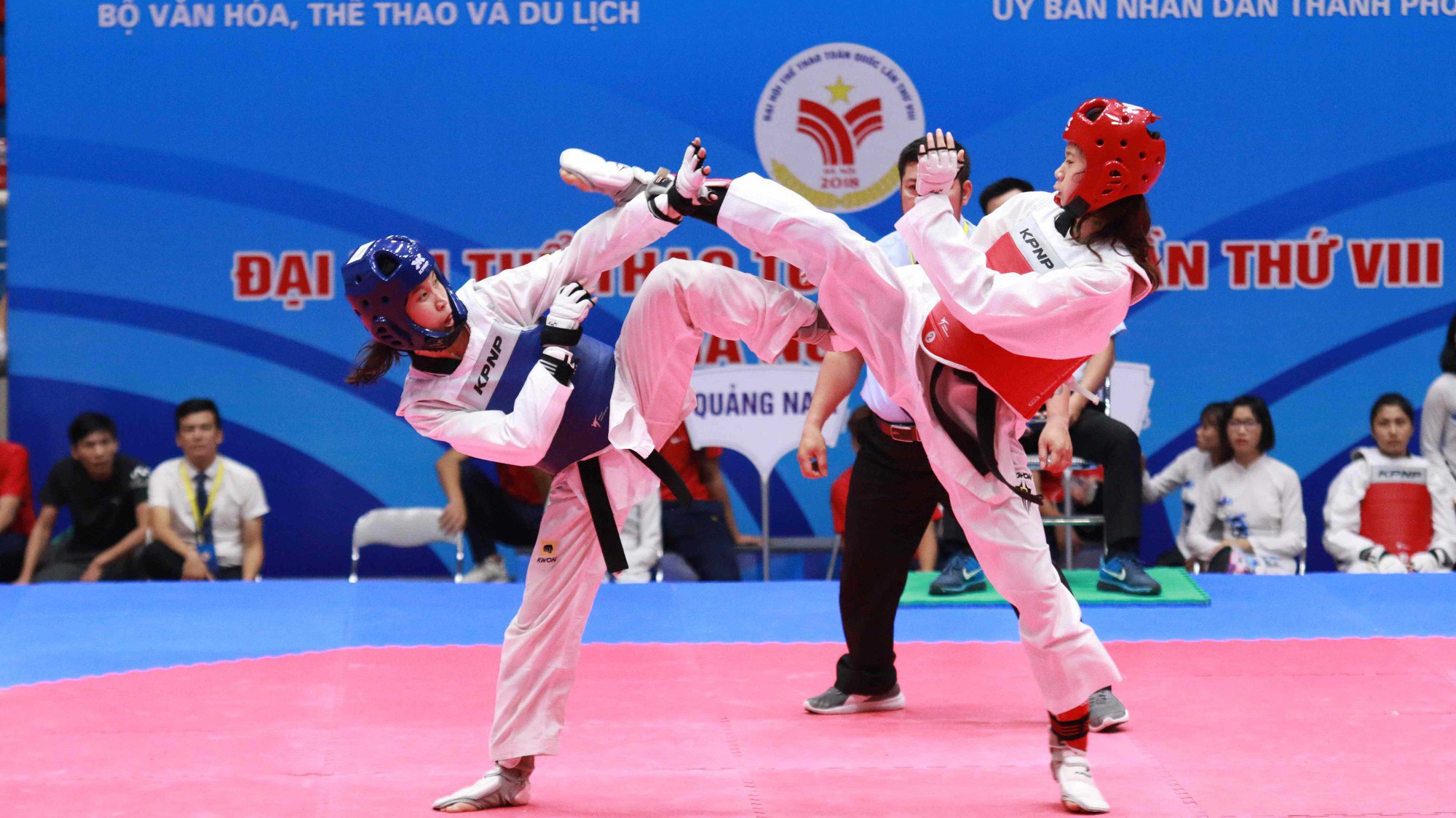 Taekwondo ĐH8: Hồ Thị Kim Ngân "đại chiến" Trương Thị Kim Tuyền nghẹt thở