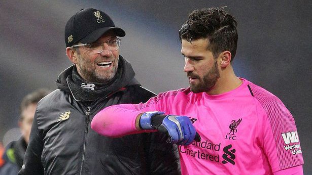 Alisson khiến fan phát cuồng với pha phát động tấn công thành bàn cho Liverpool