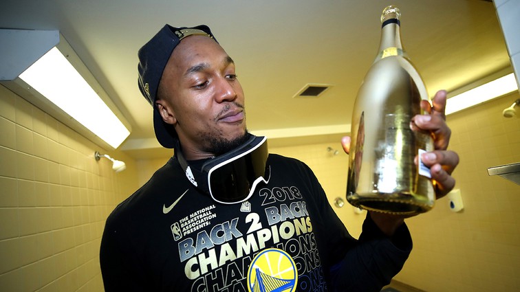 Stephen Curry nhớ ai nhất tại Golden State Warriors? Câu trả lời ắt hẳn gây bất ngờ - Ảnh 1. Stephen Curry nhớ ai nhất tại Golden State Warriors? Câu trả lời ắt hẳn gây bất ngờ - Ảnh 1.