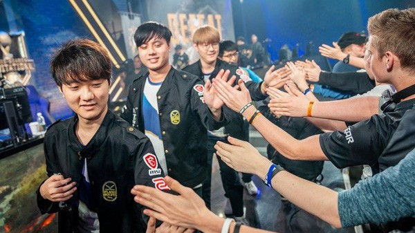 Chuyển nhượng LMHT: Maple và SwordArt chia tay Flash Wolves đến với đội hình Suning Gaming
