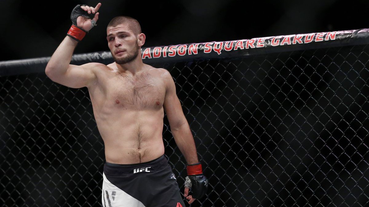 Khabib Nurmagomedov khuyên các nữ võ sĩ nên... ở nhà đánh nhau với chồng