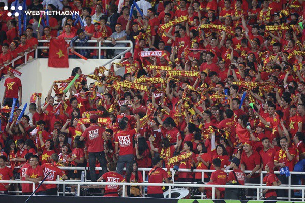 Quang Hải, Công Phượng ghi bàn đưa Việt Nam vào chung kết AFF Cup 2018 - Ảnh 3. Quang Hải, Công Phượng ghi bàn đưa Việt Nam vào chung kết AFF Cup 2018 - Ảnh 3.