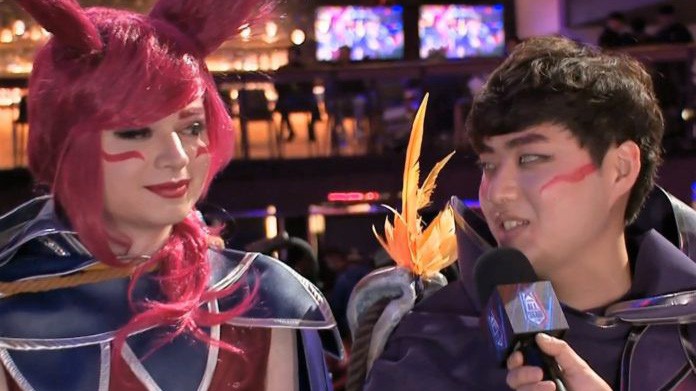 Bang chính thức nhận thua Sneaky sau màn cosplay Xayah tại All-Star 2018: "Anh ấy đẹp hơn tôi."