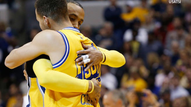 Stephen Curry bước qua chính cựu sao thương hiệu Warriors để tiến tới cột mốc mới