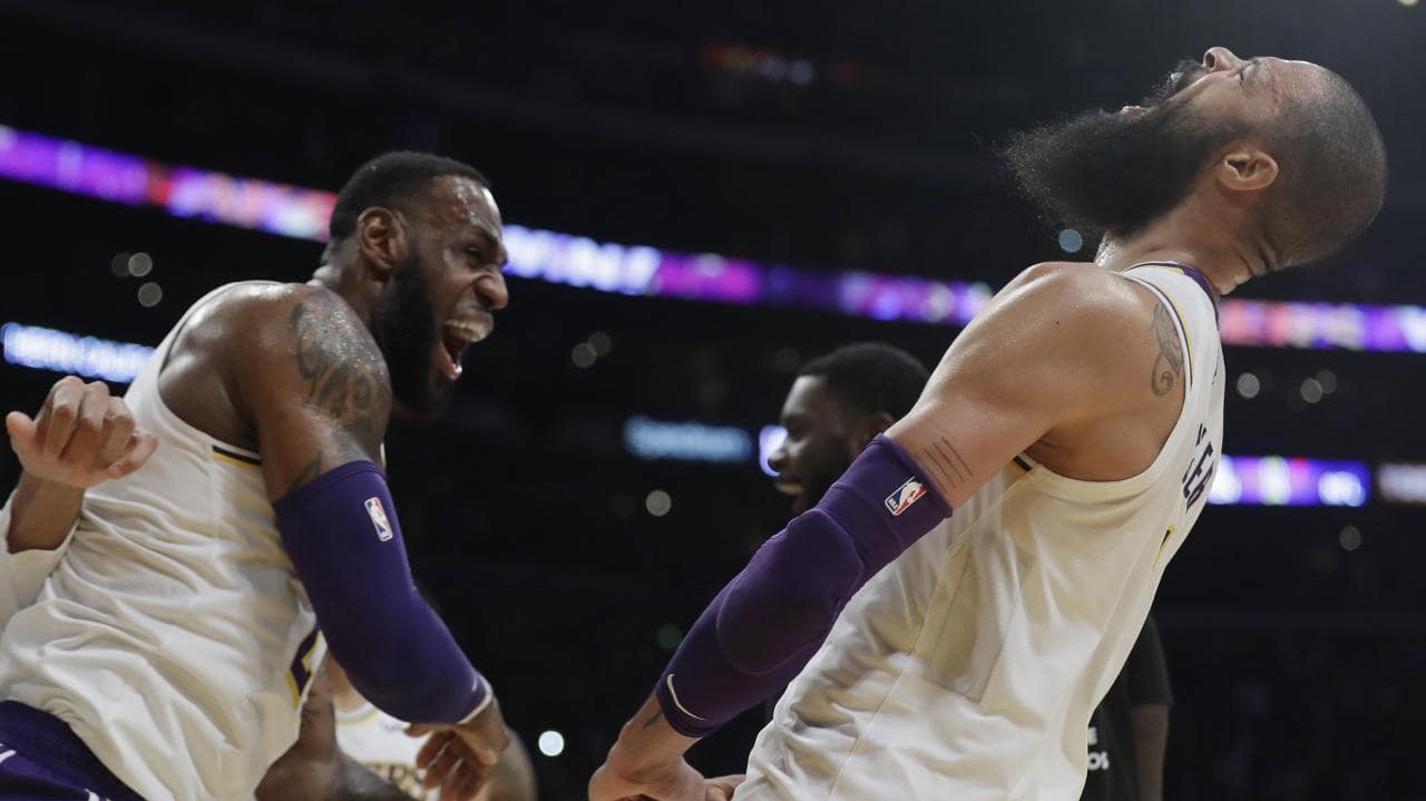 Tyson Chandler phẫn nộ khi người ta bảo không ai chơi với LeBron James