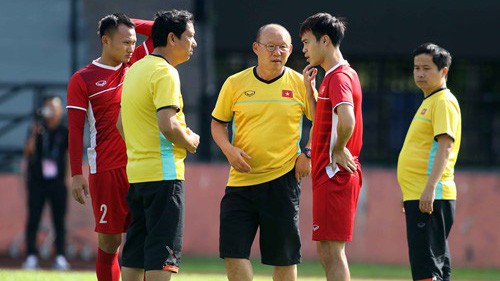 Trọng Hoàng tập riêng, bỏ ngỏ khả năng ra sân trận chung kết lượt đi với Malaysia