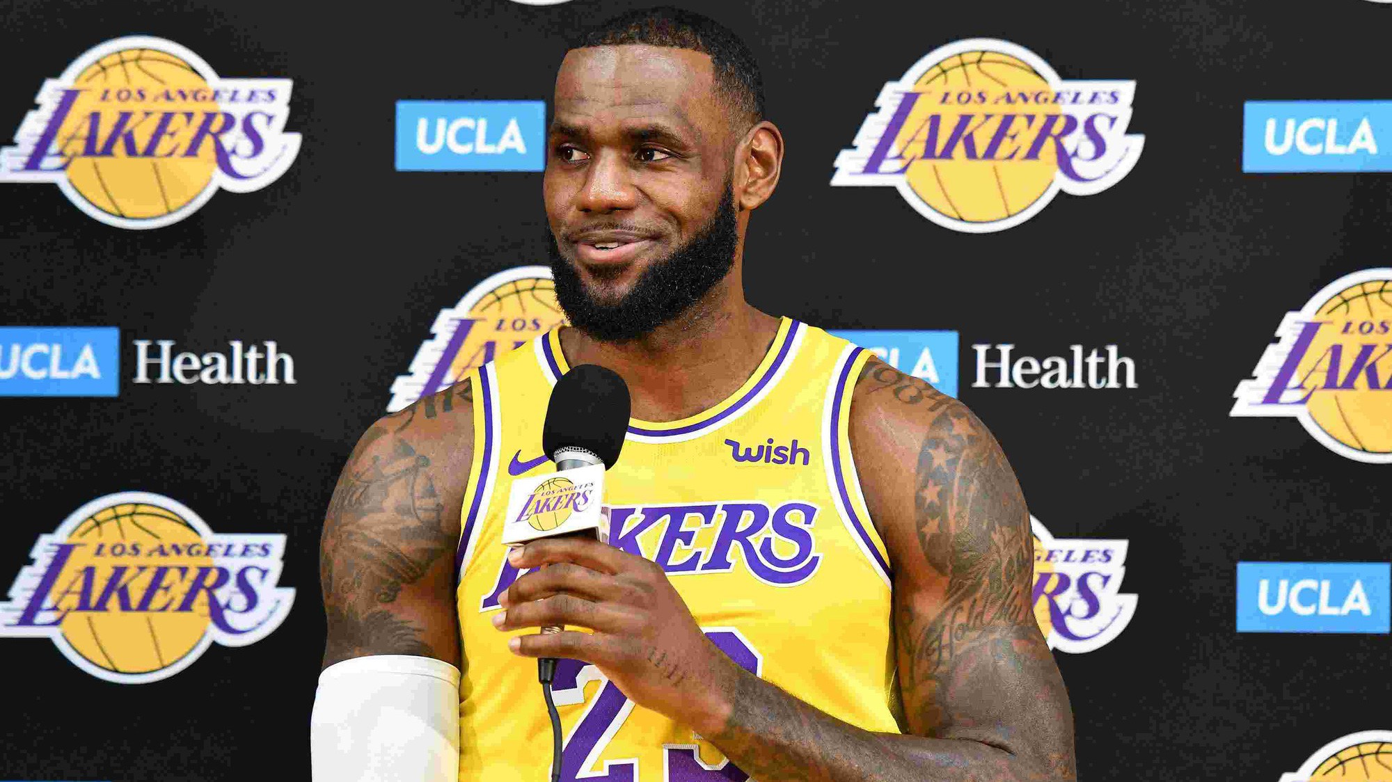 "Kevin Durant chỉ đang ghen tỵ với LeBron James mà thôi!"