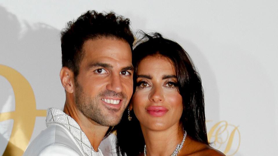 Tương lai của Cesc Fabregas tại Chelsea có thể phụ thuộc vào... vợ
