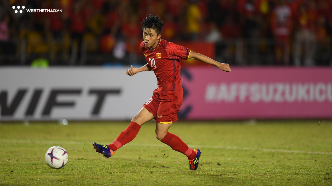 Phan Văn Đức thăng hoa tại AFF Cup 2018 nhờ... đôi giày lỗi mốt!