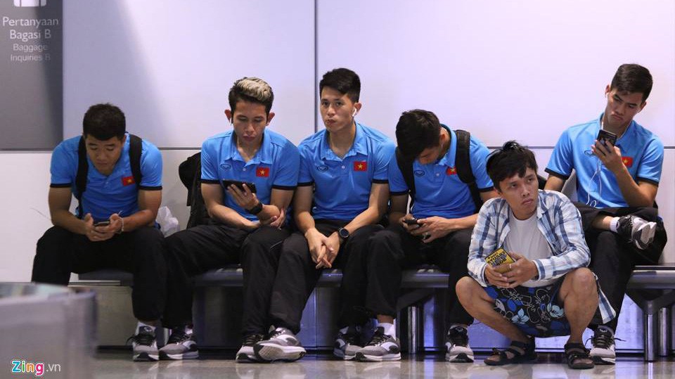 Không thể không cười với bộ ảnh chế đồng hành cùng ĐT Việt Nam tại AFF Cup của "thánh chế photoshop"