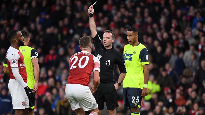 Unai Emery giải quyết cuộc khủng hoảng vị trí trung vệ cho Arsenal ở trận tới thế nào?