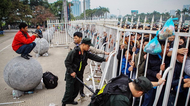 Phía sau những viên đá ở Mỹ Đình