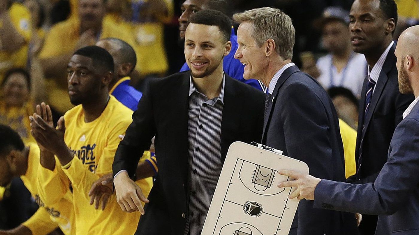 HLV Steve Kerr nghĩ gì khi Golden State Warriors đang ném 3 điểm vô cùng ít?