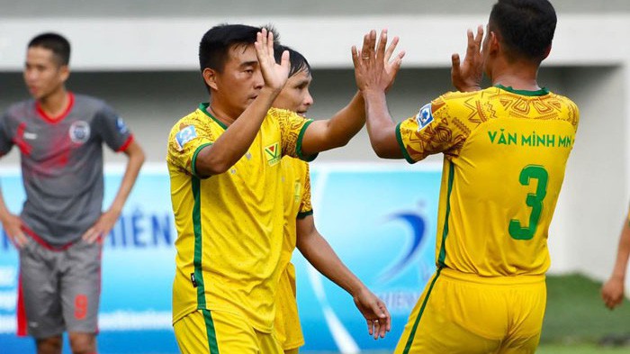 Tướng Trung núi đối đầu với “trò cưng” Capdervilar ở bán kết SPL 2018