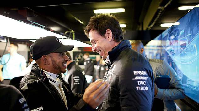 Lewis Hamilton sẽ gia hạn hợp đồng giúp Mercedes "ăn ngon ngủ yên"?