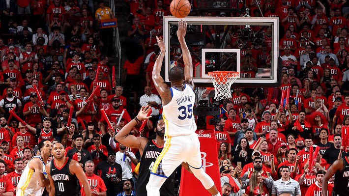 Đã quen đánh game 1 playoffs tại sân nhà, cầu thủ Warriors ngáo ngơ mua nhầm vé máy bay