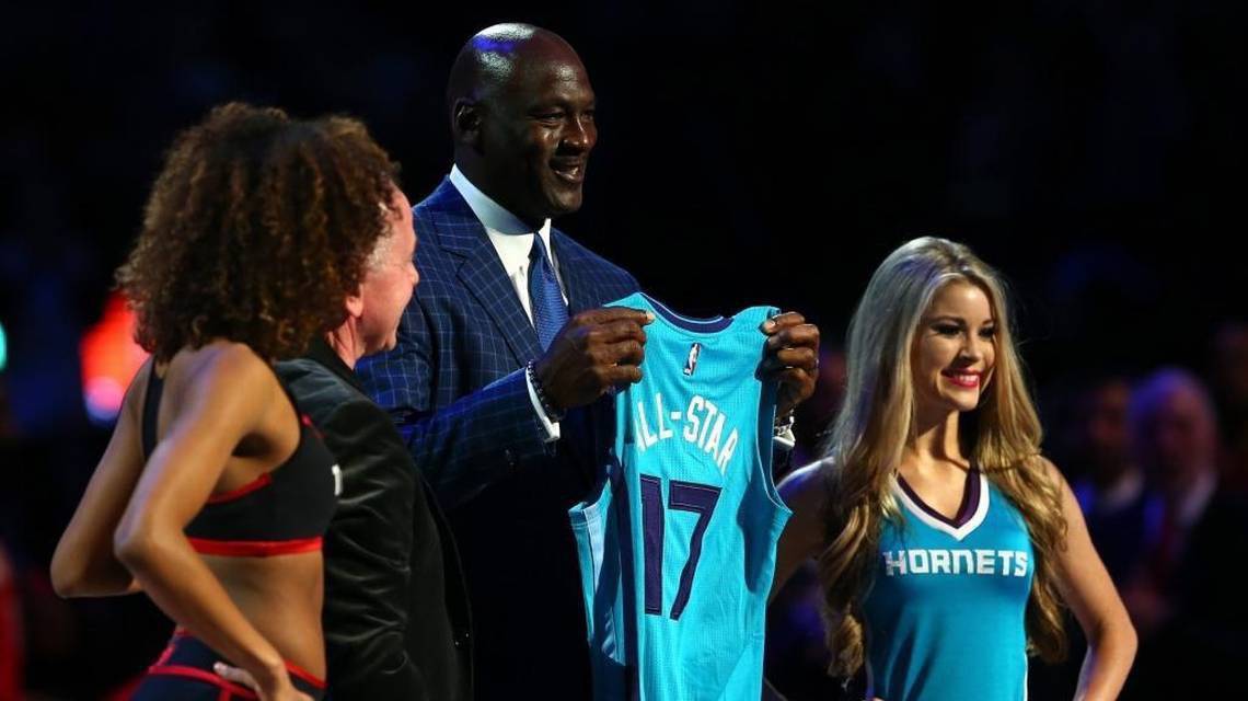 Dù thống trị trên sân đấu, Michael Jordan vẫn không thể là một ông chủ tốt