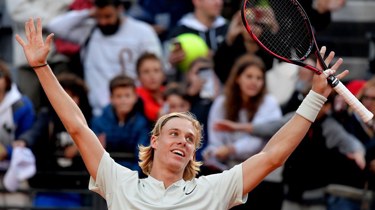 Italian Open: "Cơn lốc" Shapovalov cuốn phăng Tomas Berdych, "Búp bê" Sharapova thẳng tiến