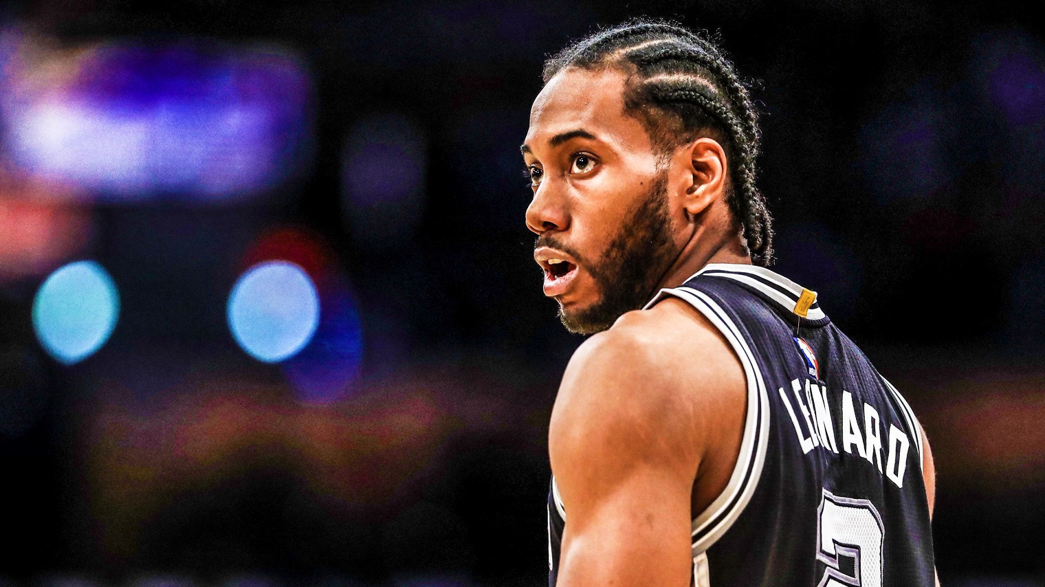 San Antonio Spurs sẵn sàng đẩy Kawhi Leonard đi ngay nếu có một "lời để nghị đủ hấp dẫn"