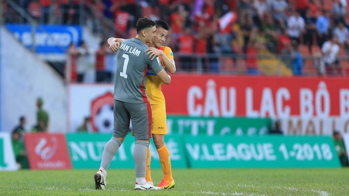 HLV Trần Minh Chiến: "Tiền đạo B.Bình Dương chỉ thua mỗi Văn Lâm"