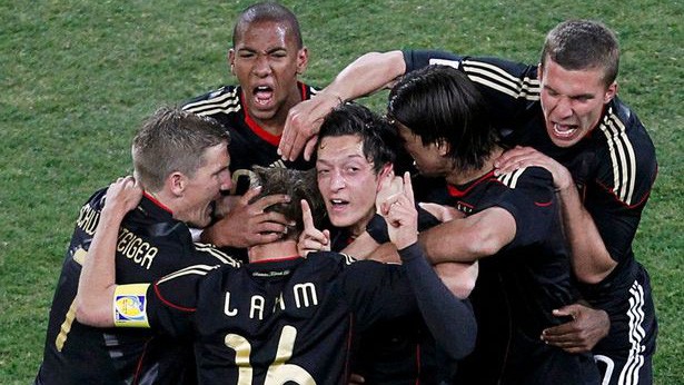 Video 50 bàn đẹp nhất lịch sử World Cup: Ozil giải cứu tuyển Đức