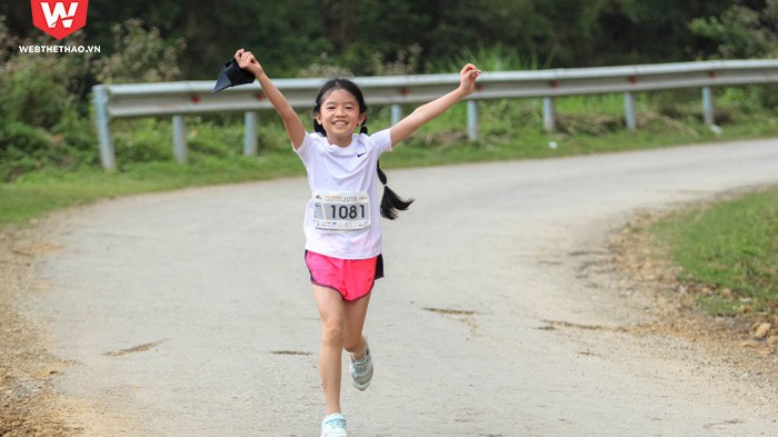 Người lớn chào thua cô bé lớp 3 chạy 10km ở Hà Giang Marathon