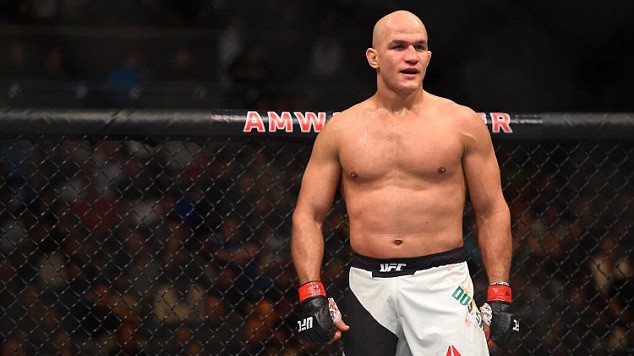 Junior dos Santos trở lại tiếp cựu vương WSOF trong tháng 7