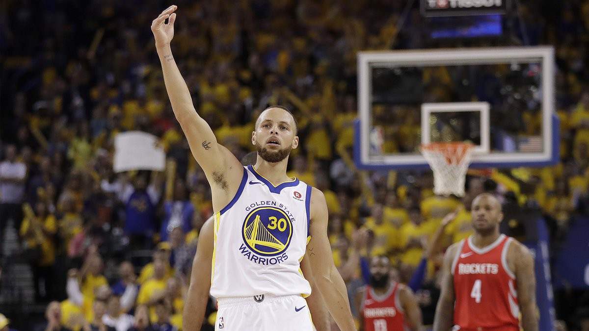 Một khi Stephen Curry đã "vào Zone", ngay cả Houston Rockets cũng phải ngã sấp mặt