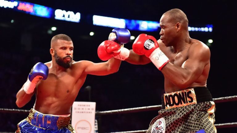 Đệ tử của Floyd Mayweather choảng nhầm trọng tài trong trận tranh đai Light Heavyweight