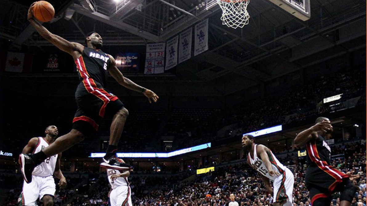 Dwyane Wade hé lộ bức ảnh có LeBron James sẽ treo trong nhà sau giải nghệ