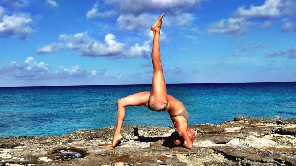 Những bài tập Yoga khiến hoàng tử Harry mê đắm Meghan Markle