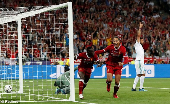 Siêu phẩm của Bale giúp Real Madrid hạ Liverpool, 3 lần liên tiếp vô địch Champions League - Ảnh 3. Siêu phẩm của Bale giúp Real Madrid hạ Liverpool, 3 lần liên tiếp vô địch Champions League - Ảnh 3.