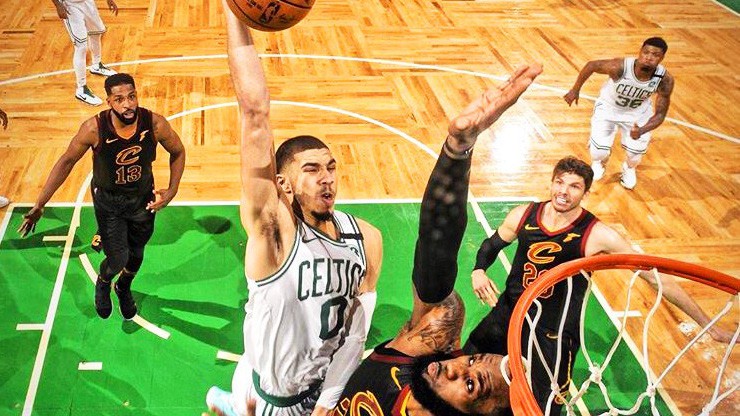 Jayson Tatum úp rổ trên đầu LeBron, Marcus Smart ăn vạ hay 6 khoảnh khắc không thể bỏ qua của Game 7 Celtics vs Cavaliers