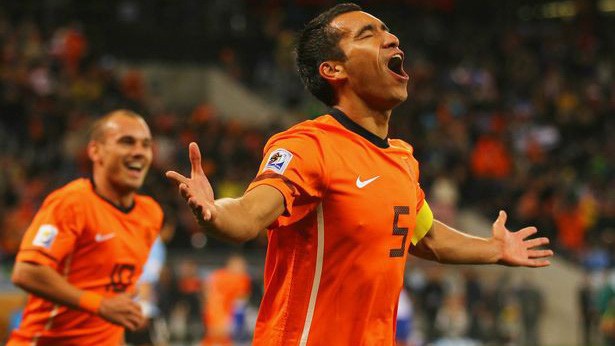Video 50 bàn đẹp nhất lịch sử World Cup: Khoảnh khắc Van Bronckhorst bùng nổ