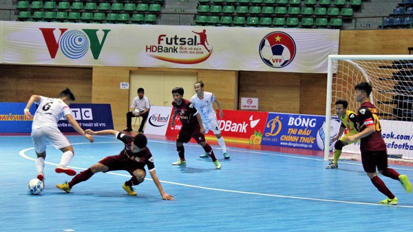 Ấm ức trọng tài, Hải Phương Nam ĐH Gia Định vẫn giữ ngôi đầu bảng tại giải Futsal VĐQG