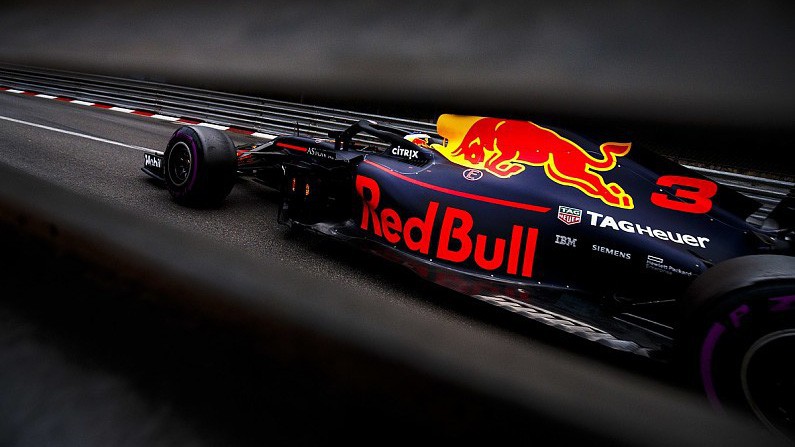 Ở Red Bull, Daniel Ricciardo còn chẳng quan trọng bằng... động cơ