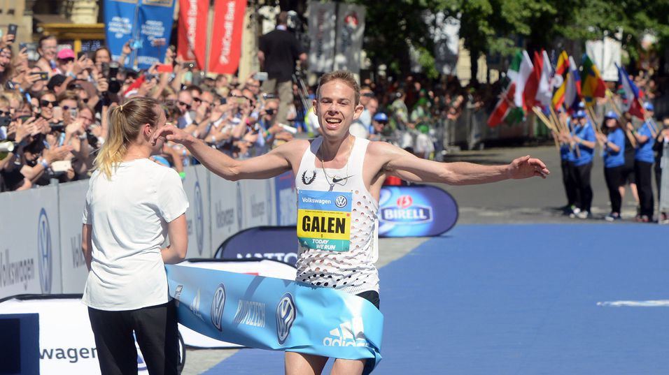 Gạt nỗi buồn Boston Marathon, Galen Rupp vô địch ở Prague với kỷ lục mới