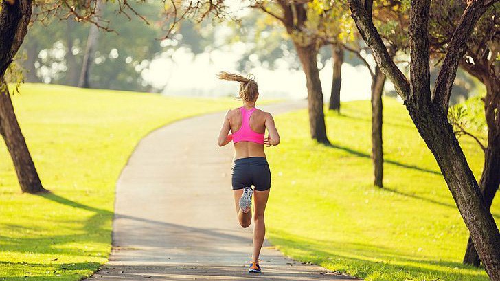 6 lợi ích tuyệt vời để bạn nhấc mông khỏi giường và chạy bộ buổi sáng