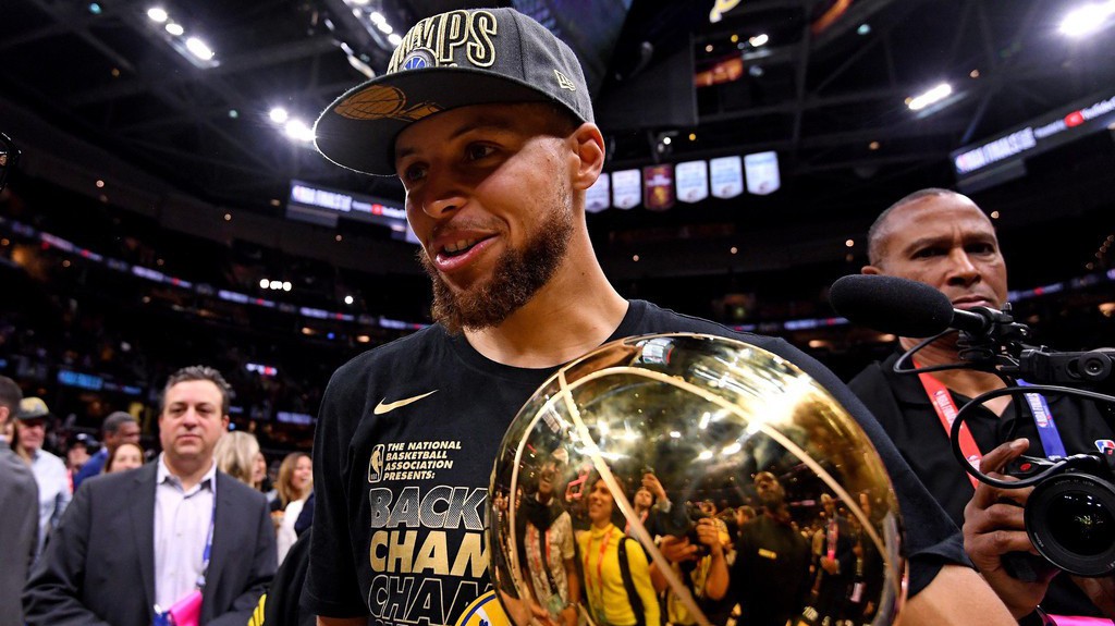 Mừng Stephen Curry 3 lần vô địch, Under Amour truyền tải thông điệp: "Nếu bạn ghét, sao không làm gì đó đi?"